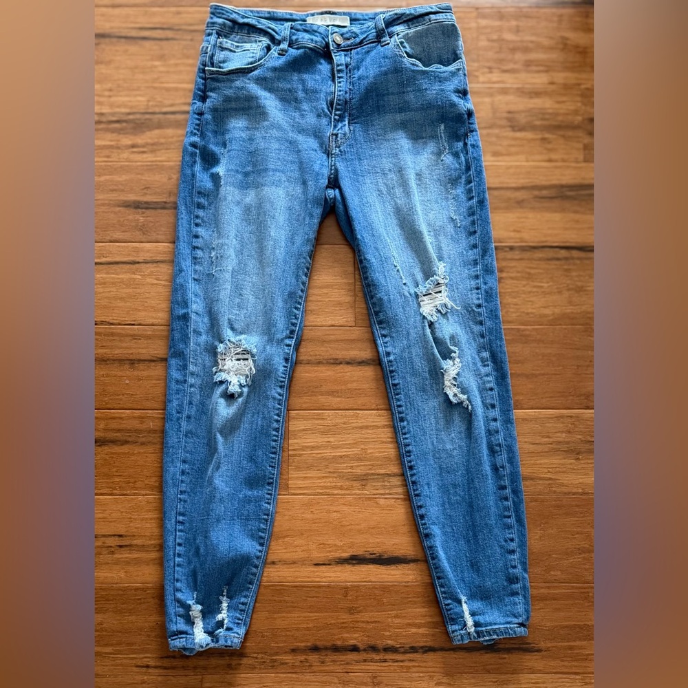 Trendy Distressed Boyfriend Jeans in Classic Blue